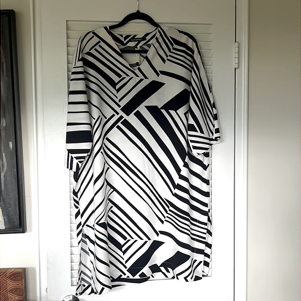 Amazing MARIMEKKO Lauga tunic dress in black and white geometric print. Size S.